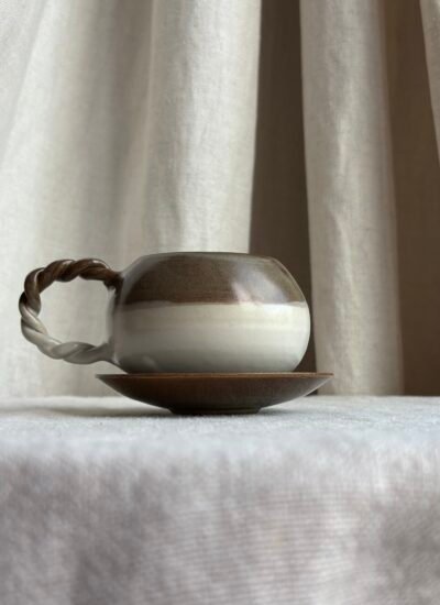 Reliance Tasse boule anse vrillée avec sous-tasse