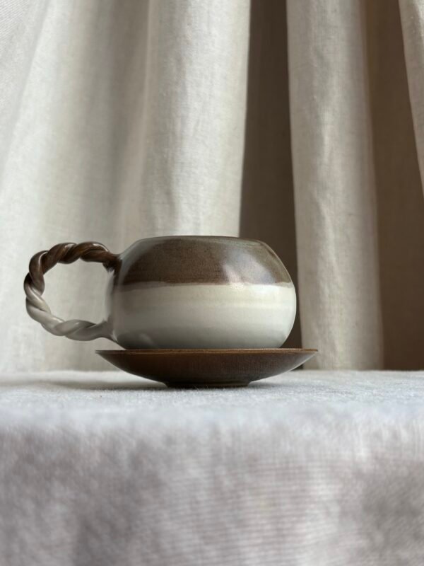Reliance Tasse boule anse vrillée avec sous-tasse