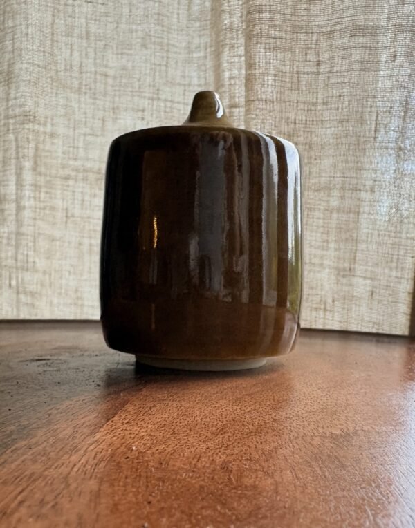 Tasse céramique en grès avec couvercle