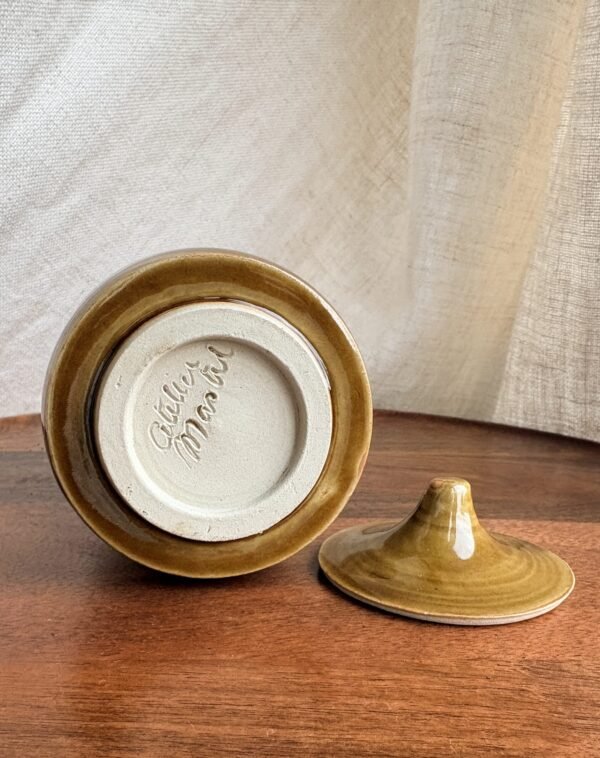 Tasse céramique en grès avec couvercle