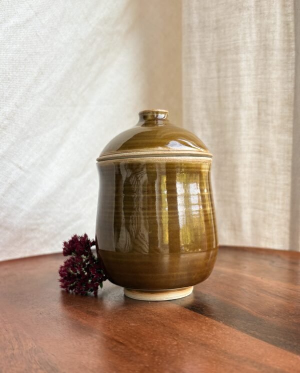 Tasse céramique en grès avec filtre à thé intégré