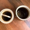 Tasse céramique en grès avec filtre à thé intégré