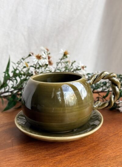 Tasse boule anse vrillée avec sous-tasse
