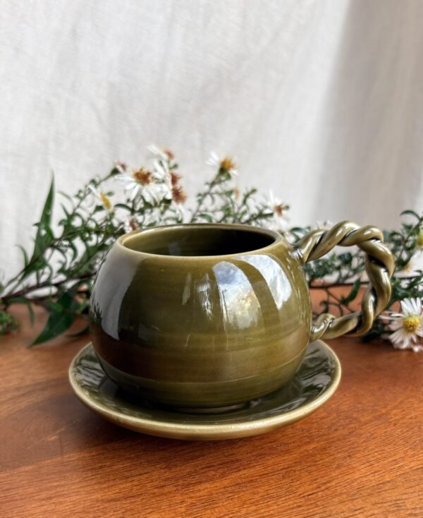 Tasse boule anse vrillée avec sous-tasse