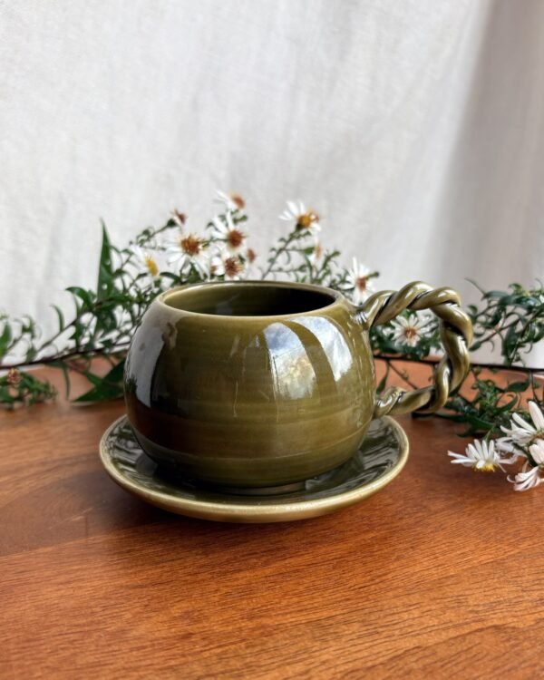 Tasse boule anse vrillée avec sous-tasse