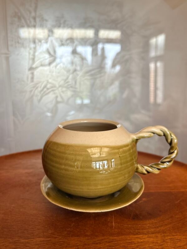 Reliance Tasse boule anse vrillée avec sous-tasse