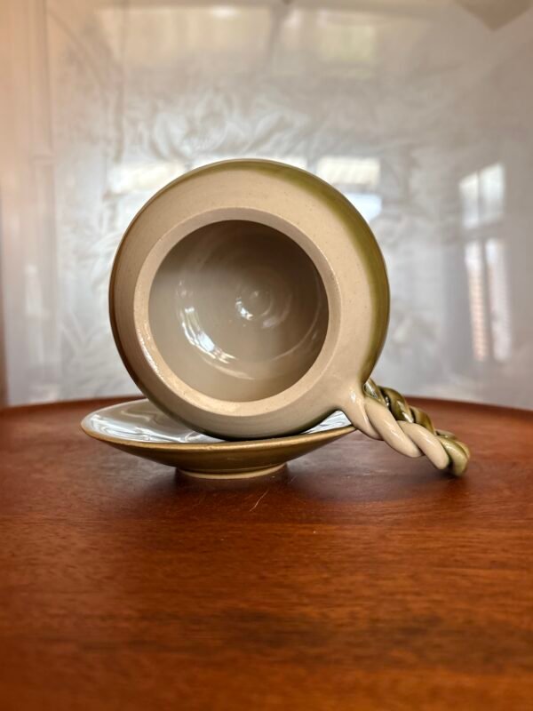 Reliance Tasse boule anse vrillée avec sous-tasse