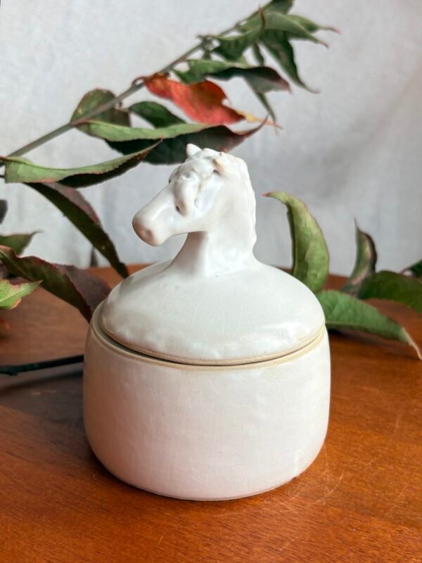 Boite céramique cheval