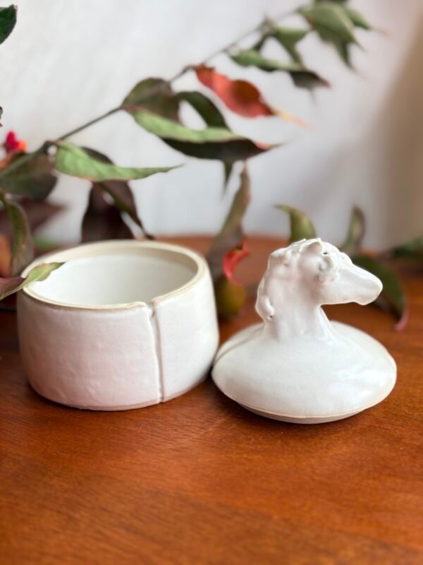 Boite céramique cheval