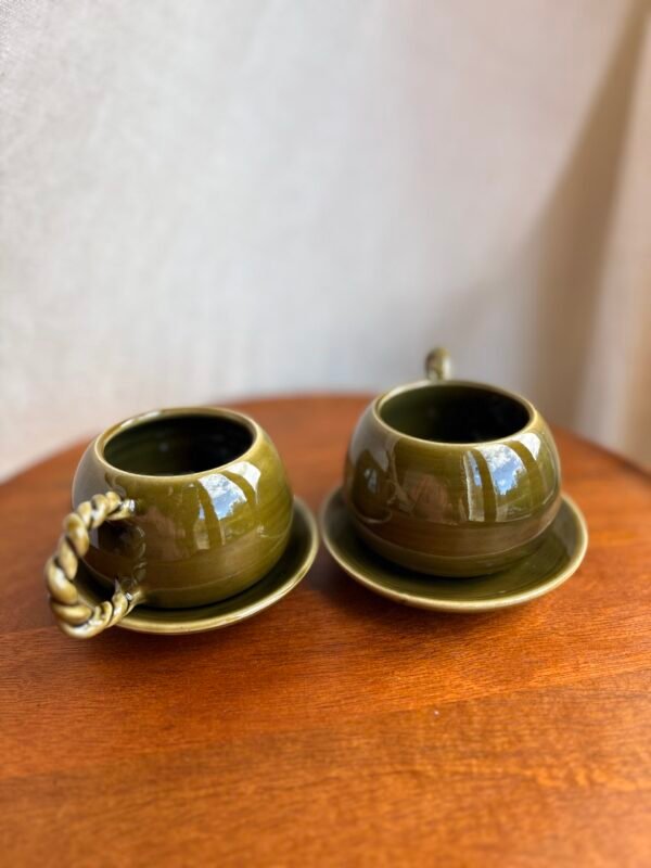 Tasse boule anse vrillée avec sous-tasse