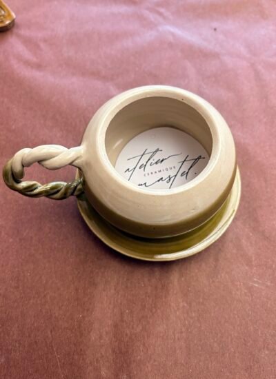 Reliance Tasse boule anse vrillée avec sous-tasse