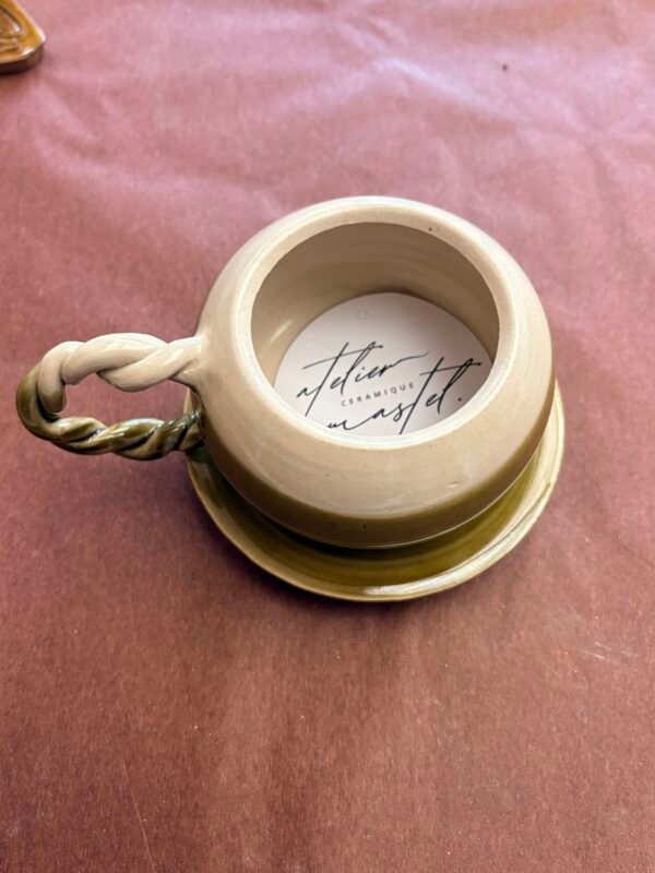 Reliance Tasse boule anse vrillée avec sous-tasse