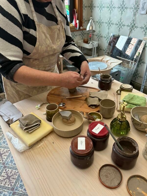 8a9f053f-558f-42ce-a9c6-fed23b1bb576 Initiation Poterie & Tournage